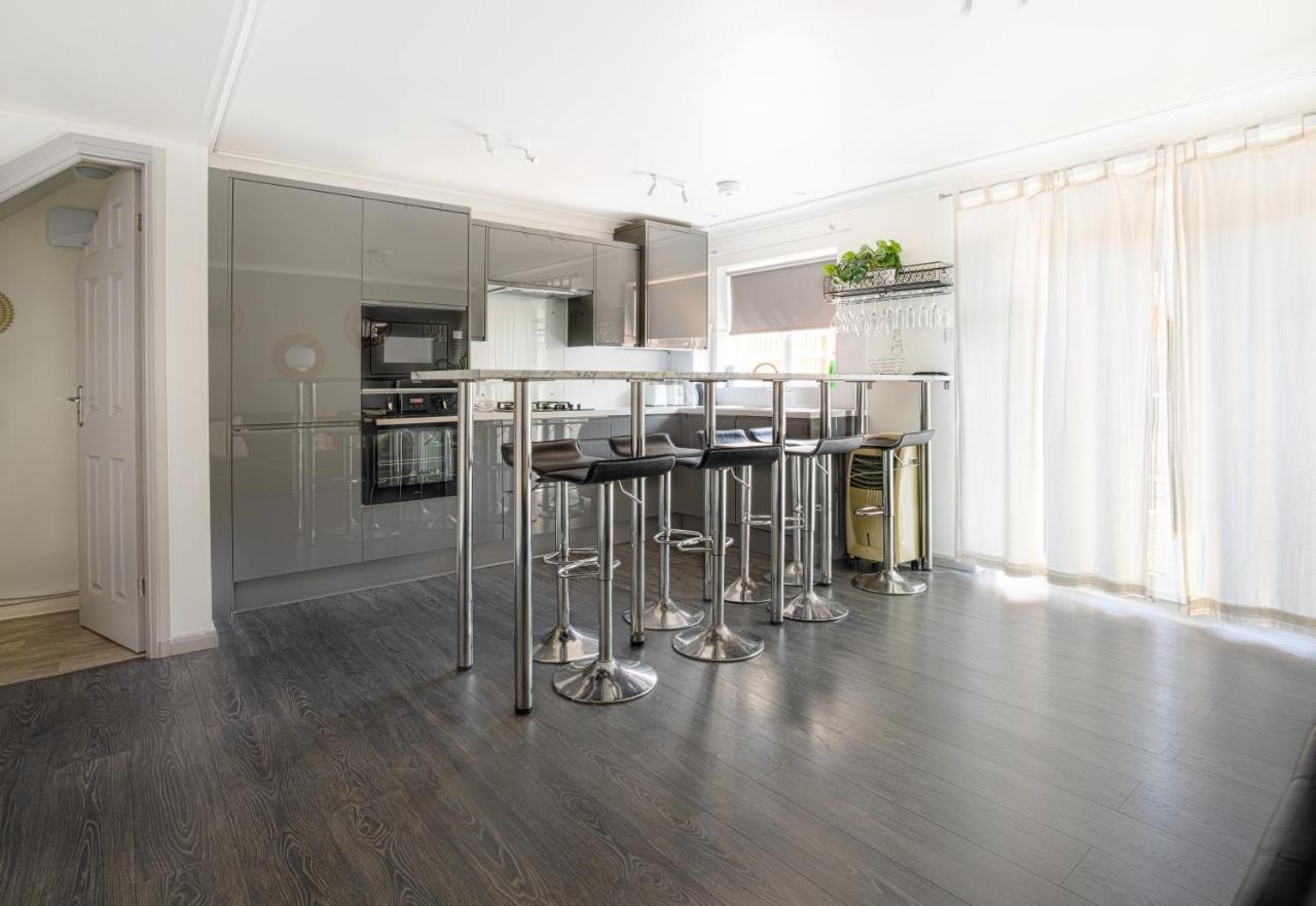 Apartament Perfect Couple Retreat To Unwind&Relax With Hottub Peacehaven Zewnętrze zdjęcie